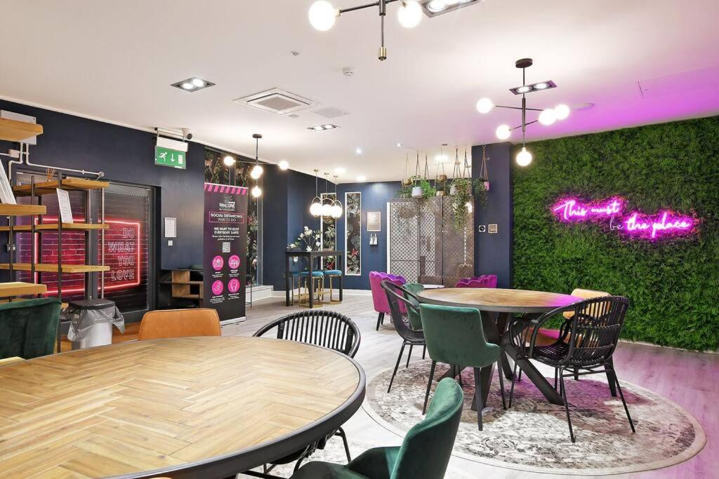 Perfectly Located City Centre Studio Apartment - West One With Free Wifi, Gym Access, Netflix Sheffield Exterior photo